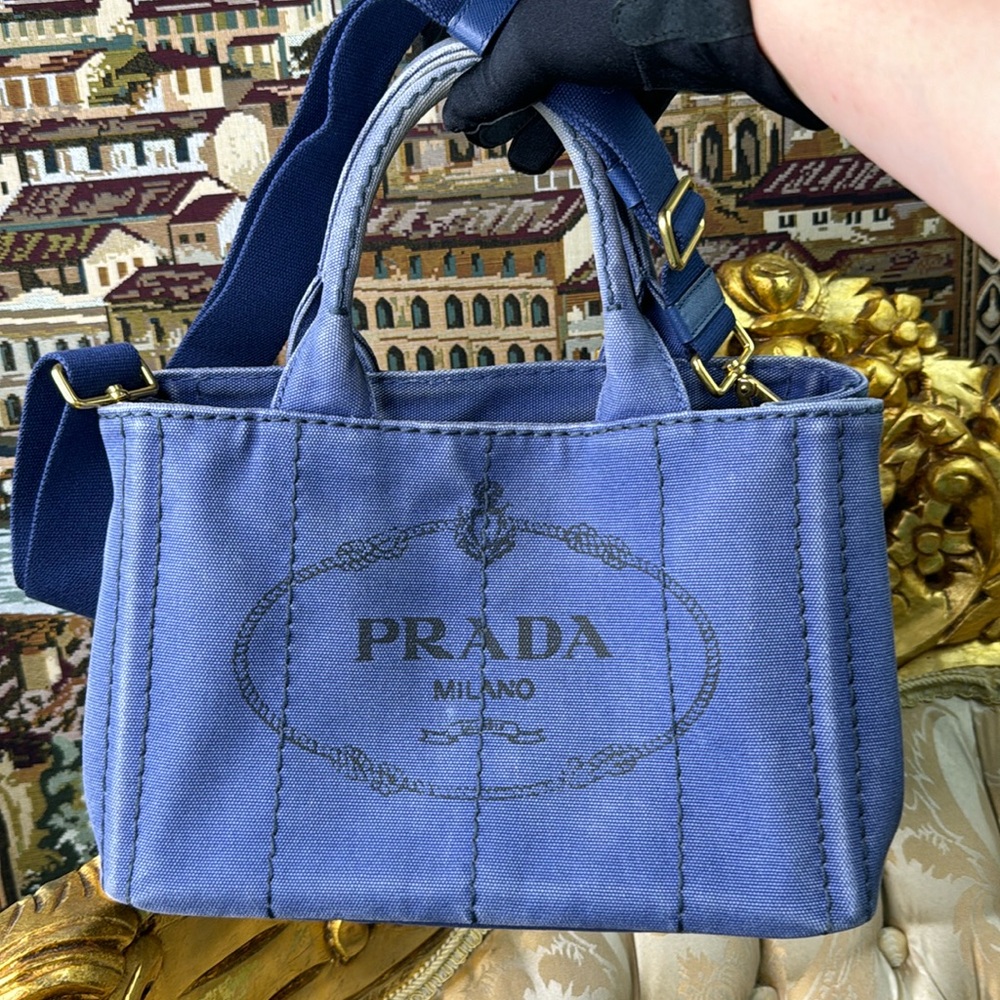 PRADA CANAPA BLUE TOTE LIVE SHOW PHOTO